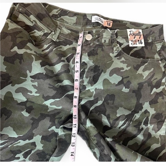 Camo Mid‎ Rise Jeans - Picture 13 of 14
